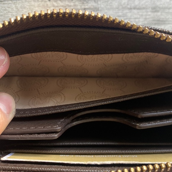 Michael Kors Signature Jet Set Travel Continental Wallet in Brown - Picture 9 of 10